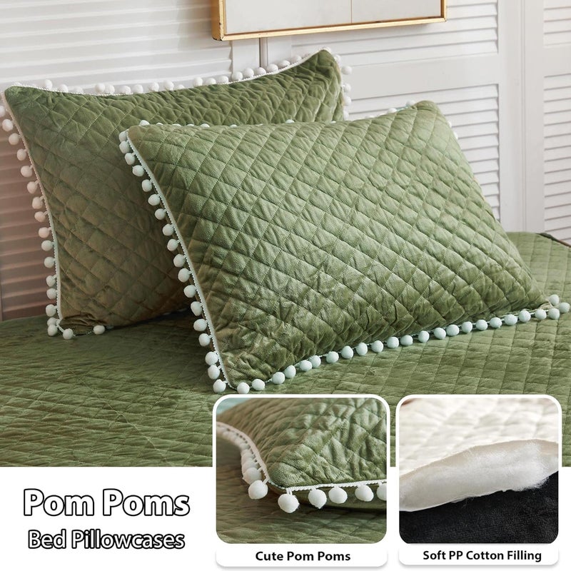 لايف ريفو مجموعة أغطية لحاف الفاخرة المخملية الناعمة والكثيفة (1 غطاء لحاف مصنوع من صوف صناعي ناعم + 2 وسادة مزينة بخرز)، مغلقة بسحاب (لسرير كبير جدًا، بلون أخضر داكن). - Image 2