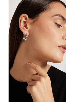 كالفن كلاين Minimal Linear Cuff Earring