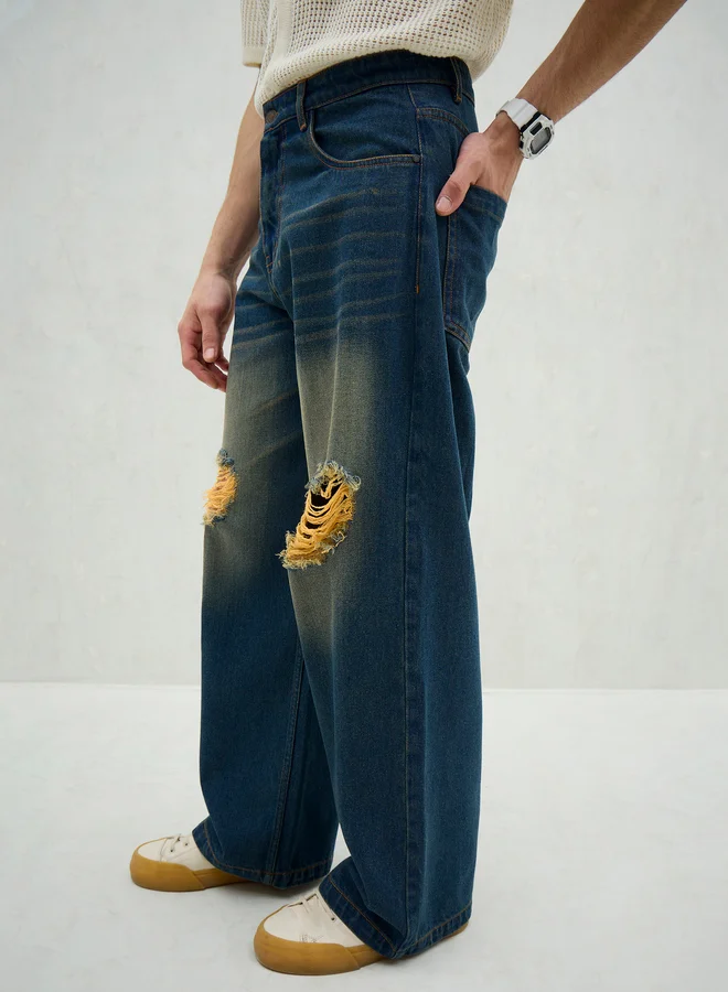 SASSAFRAS Men Blue Washed Distressed Knee Wide Leg Jeans