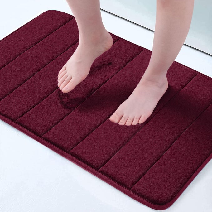 MEMORY FOAM BATH MAT 30 X 20 ULTRA SOFT AND NONSLIP BATHROOM RUGS WATER ABSORBENT AND MACHINE WASHABLE BATH RUG FOR BATHROOM SHOWER AND TUB BURGUNDY