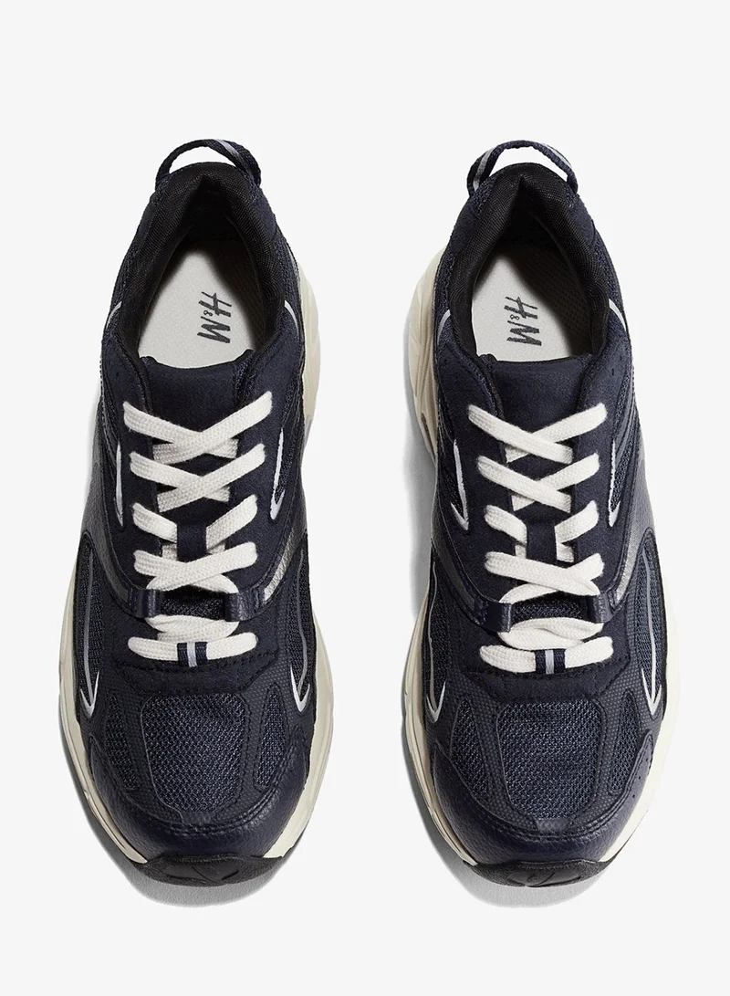 اتش اند ام حذاء رياضي بتصميم مكتنز