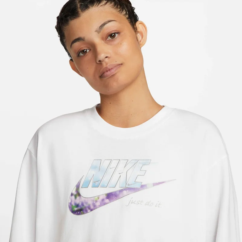 Nike Women's Sportswear Boxy T-Shirt