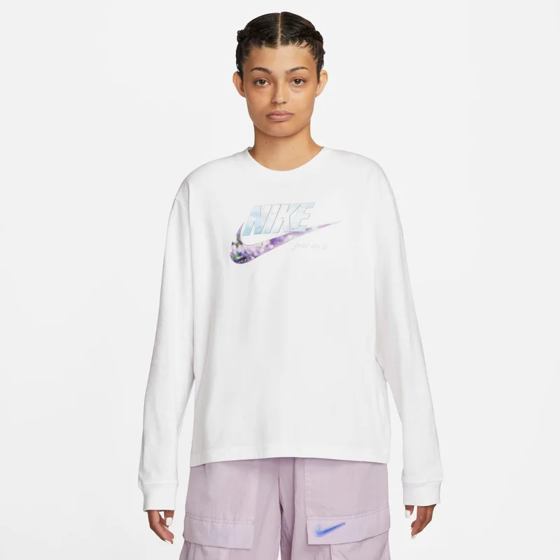 Nike Women's Sportswear Boxy T-Shirt
