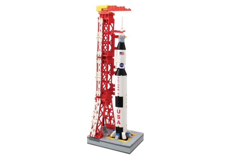 Daron Space Adventures Series: Saturn V Rocket w/Launch Pad BP7001 - Image 4