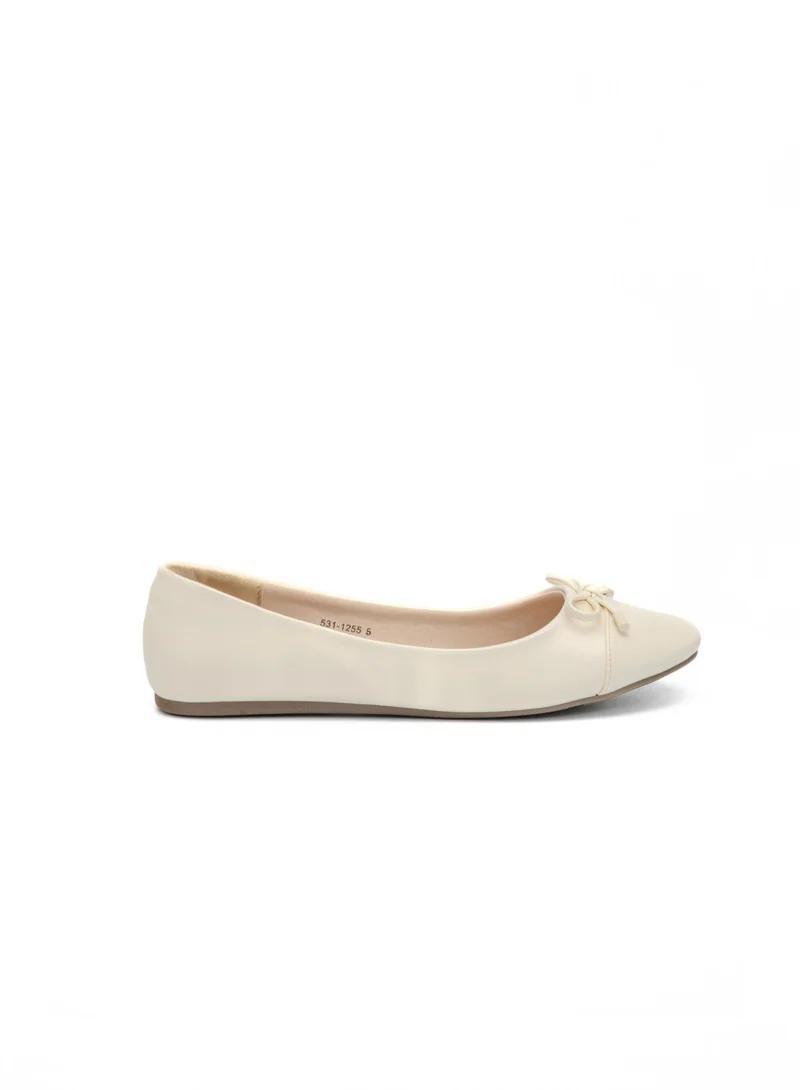 باتا حذاء مسطح خفيف مريح للاستخدام اليومي