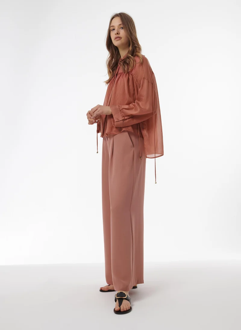 ليم بلوزة بتفاصيل مجمعة