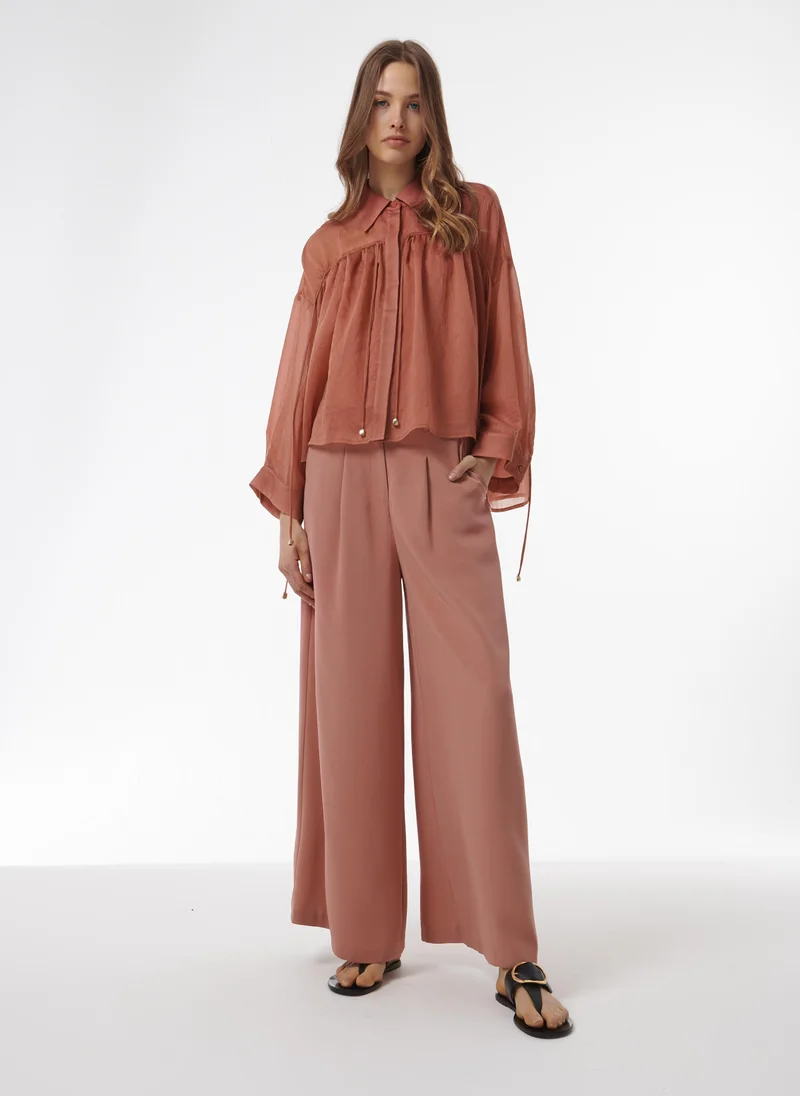 ليم بلوزة بتفاصيل مجمعة