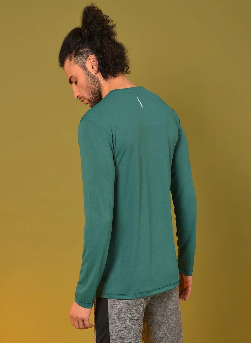 CAHOOT  Men's Solid Forest Green Activewear T-Shirt For Casual Wear | Dri-Fit Long Sleeve Activewear T-Shirt Crafted With Comfort Fit And High-Performance For Everyday Wear for Men | Best Price UAE