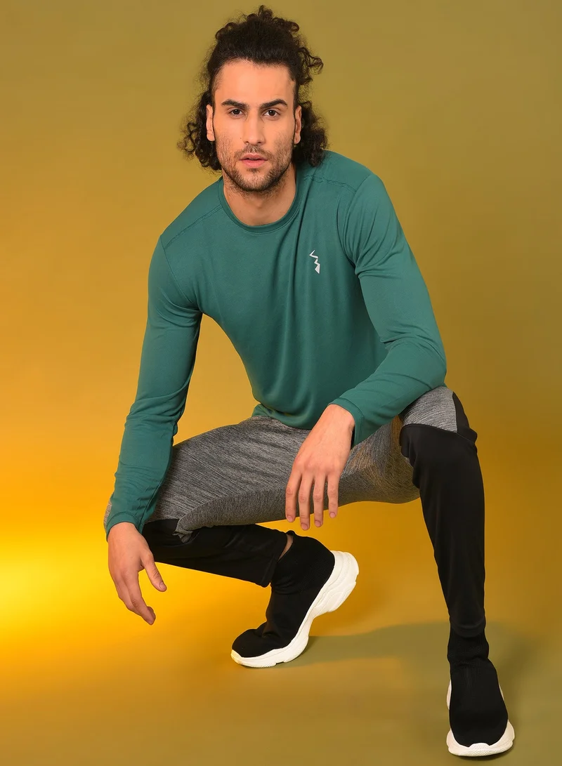 كامبوس سوترا Men's Solid Forest Green Activewear T-Shirt For Casual Wear | Dri-Fit Long Sleeve Activewear T-Shirt Crafted With Comfort Fit And High-Performance For Everyday Wear