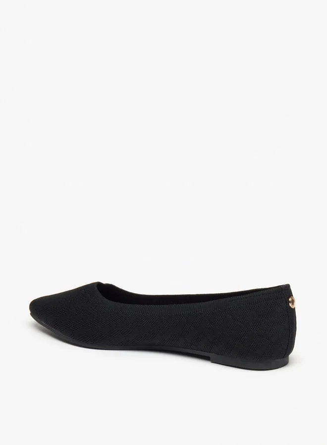فلورا بيلا من شو إكسبرس Women's Textured Slip-On Pointed Toe Ballerina Shoes