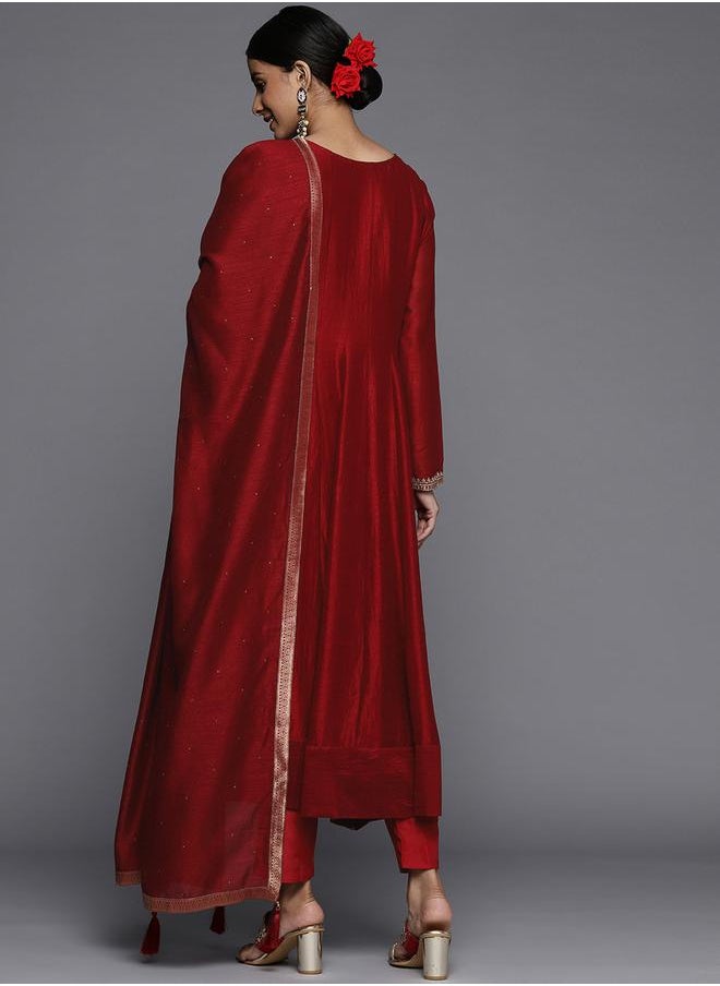 Libas Silk Embroidered Kurta and Solid Churidar with Chiffon Dupatta Set by Styli  - Image 3