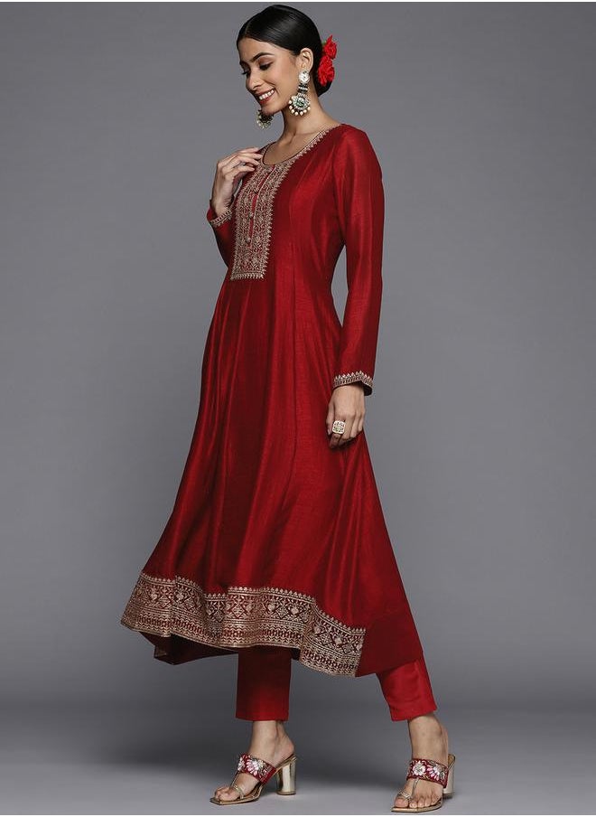 Libas Silk Embroidered Kurta and Solid Churidar with Chiffon Dupatta Set by Styli  - Image 2