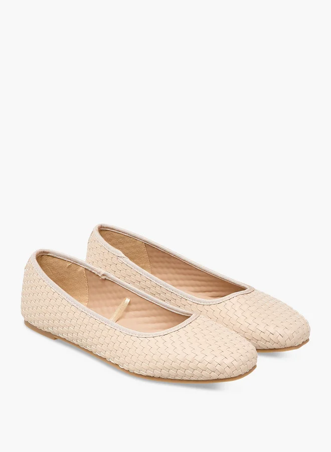 فلورا بيلا من شو إكسبرس Women Textured Square Toe Slip-On Ballerina Shoes