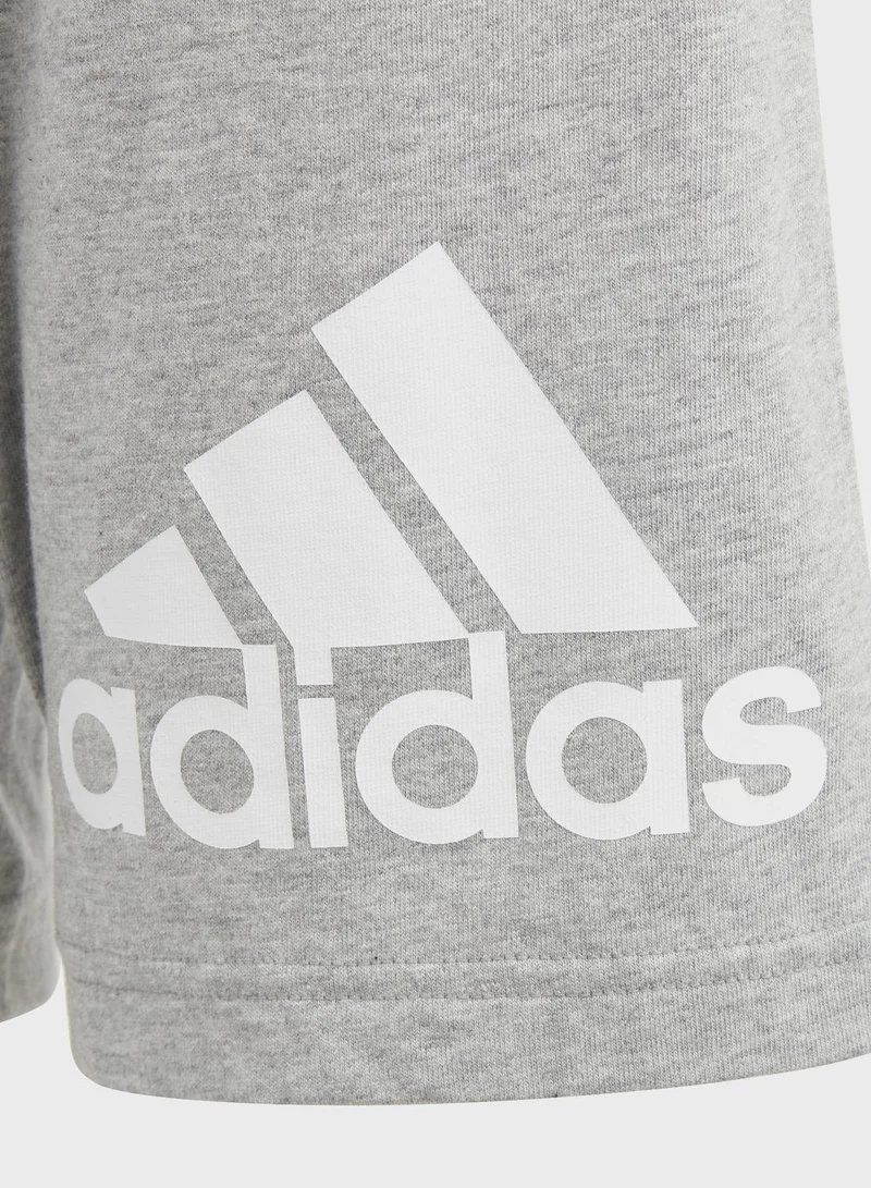 adidas شورت أساسي من القطن بشعار الماركة