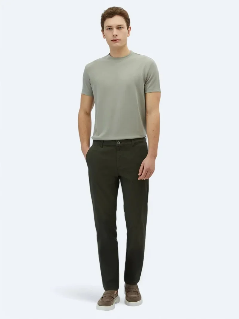 كيب بنطال قطني مخلوط، بقصة عادية، بلون كاكي، بنسيج متين.