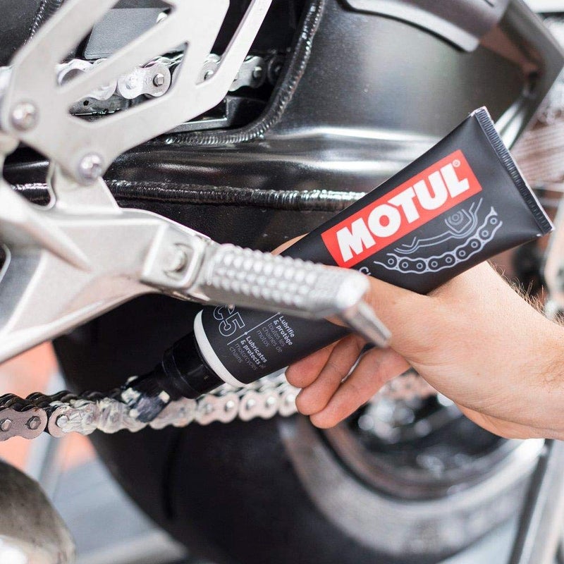 Motul C5 Chain Paste Motorcycle Chain Grease with Brush Applicator, 150 ml Tube (111432) - Image 3
