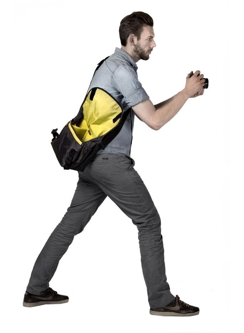 Crumpler Holds a Semi-professional SLR camera with mid-size zoom lens + extra mid size zoom lens, flash and accessories - Image 5