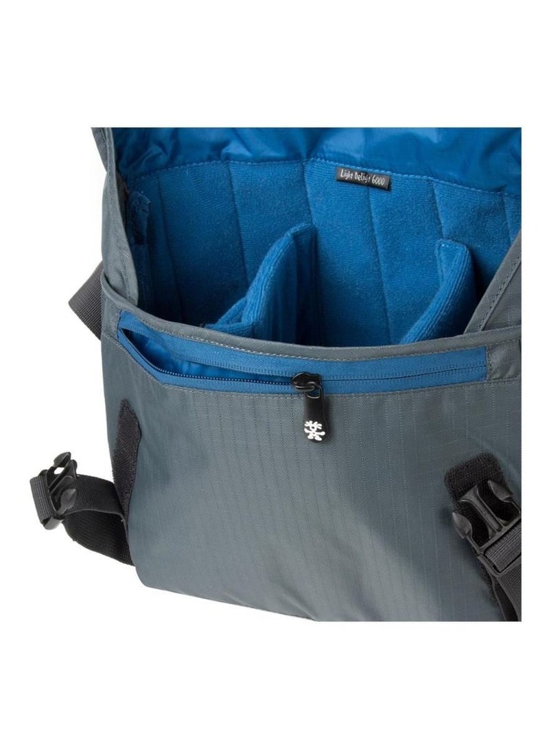 Crumpler Holds a Semi-professional SLR camera with mid-size zoom lens + extra mid size zoom lens, flash and accessories - Image 3