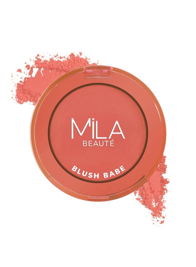 ميلا بيوتي بودرة أحمر الخدود "Blush Babe" من ميلا بوتيه (MILA BEAUTÉ) | لمسة نهائية مطفية ولون غني يدوم طويلاً | سهلة الدمج | تركيبة لا تسبب الجفاف غنية بزيت ثمر الورد وزيت الجوجوبا وفيتامين E | الدرجة: Peach Soda (5 جم) - Image 1