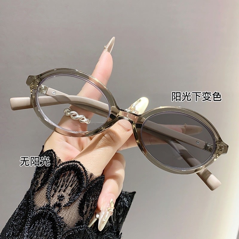Little Red Riding Book Same-style Nerd Small Frame Light-sensitive Color-changing Anti-blue Light-ray Glasses Internet Celebrity Pity Oval Frame Glasses Frame - Image 2