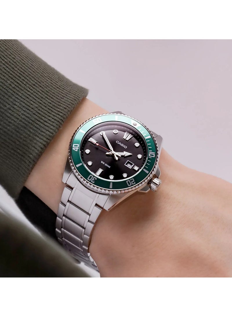 Casio Men's Dive Watch - MDV-107D-3AVDF Black Dial, Green Bezel Silver Band - Image 5