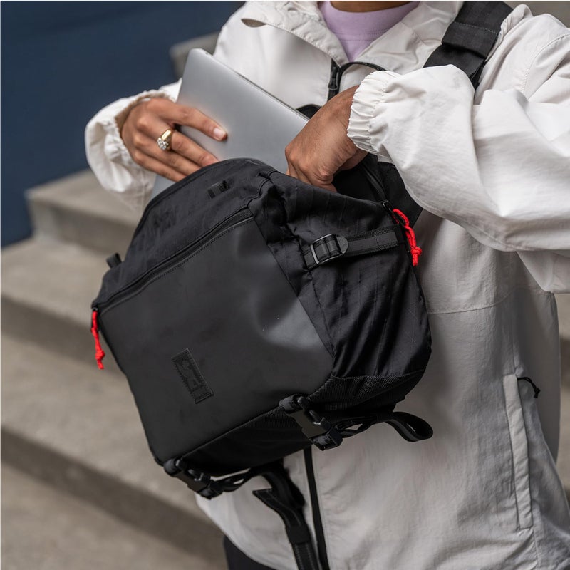 Chrome Industries Kadet Max Messenger Bag â€“ Crossbody Sling for Men and Women w/Quick Release Buckle â€“ 15L, Black XRF - Image 2