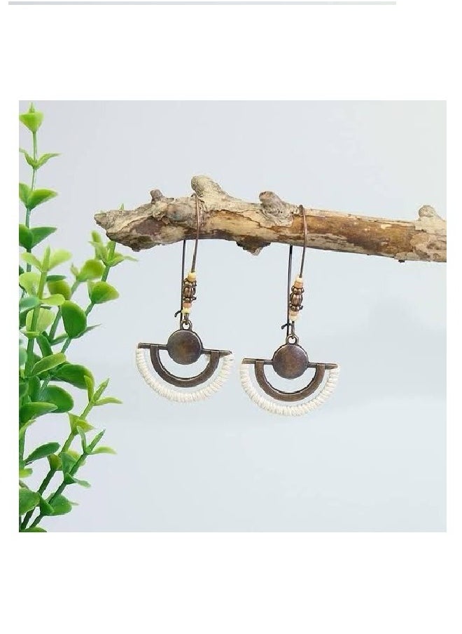 Generic - A distinctive and elegant women's earring, a copper accessory - Image 1