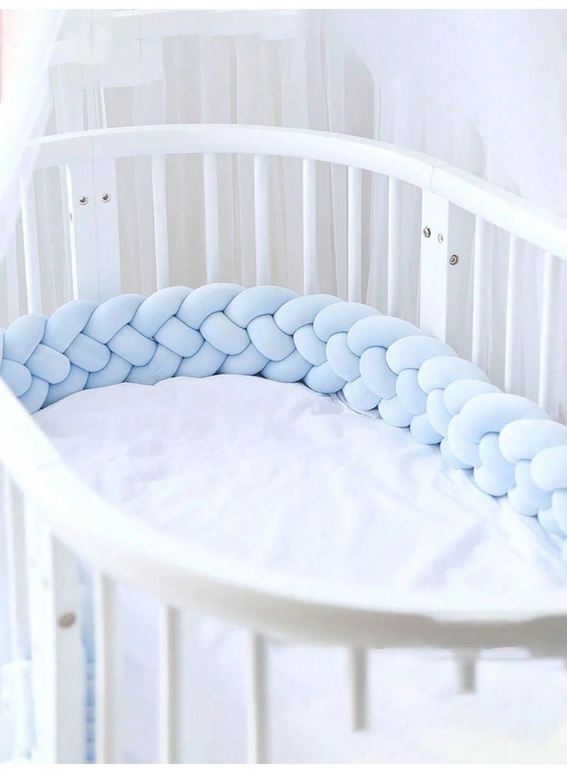 يونيكبيبي مصد سرير أطفال بطول 2 متر، وسادة مضفرة ناعمة يدويًا، واقي سرير للأطفال، ضفيرة 3 خيوط و4 خيوط، لون أزرق فاتح، مفروشات سرير مريحة وآمنة للمواليد - Image 1