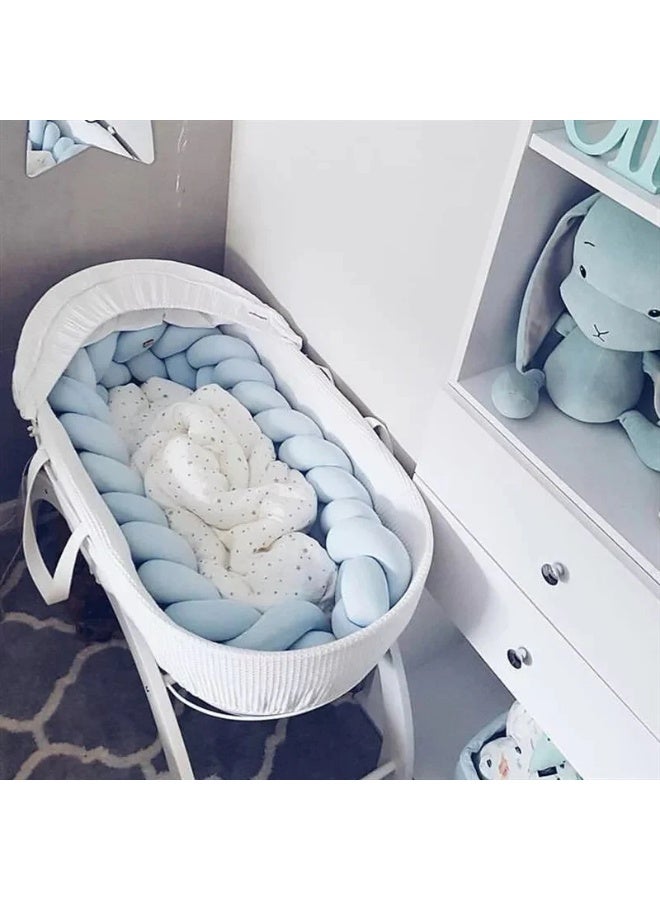 يونيكبيبي مصد سرير أطفال بطول 2 متر، وسادة مضفرة ناعمة يدويًا، واقي سرير للأطفال، ضفيرة 3 خيوط و4 خيوط، لون أزرق فاتح، مفروشات سرير مريحة وآمنة للمواليد - Image 5