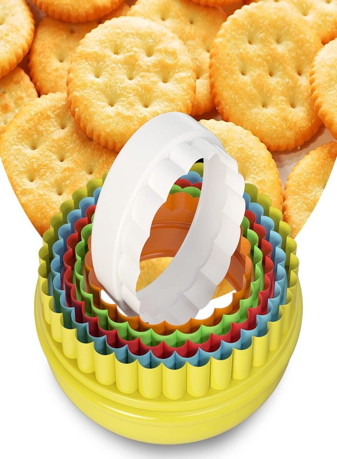 يافيجي 6 قطع من قوالب تقطيع البسكويت الدائرية ذات الحواف المتموجة، مصنوعة من البلاستيك، مناسبة لخبز البسكويت وكعك الفوندان. قوالب تقطيع البسكويت ذات الحواف المتموجة والمستقيمة، ذات وجهين. - Image 4