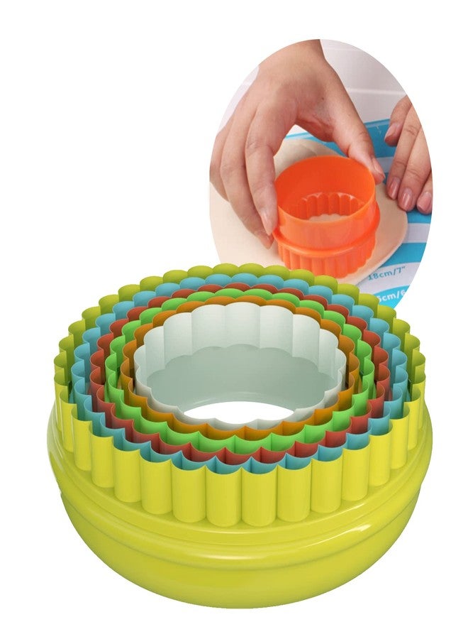 يافيجي 6 قطع من قوالب تقطيع البسكويت الدائرية ذات الحواف المتموجة، مصنوعة من البلاستيك، مناسبة لخبز البسكويت وكعك الفوندان. قوالب تقطيع البسكويت ذات الحواف المتموجة والمستقيمة، ذات وجهين. - Image 1