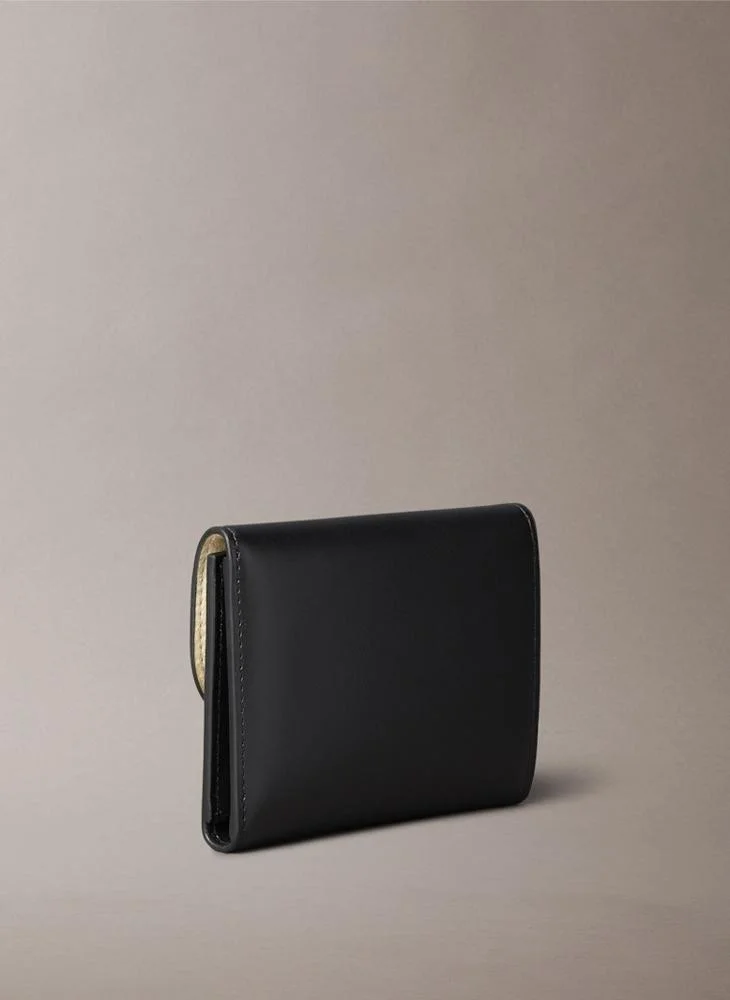 كالفن كلاين Causal Stone Lock Trifold Wallet