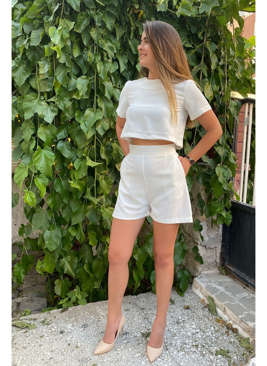 Due Stelle Women's Pocketed White Shorts  - Image 2