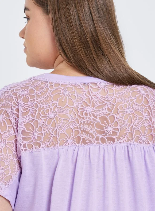 Styli Styli Plus Lace Back Detail T-Shirt and Pyjama Set