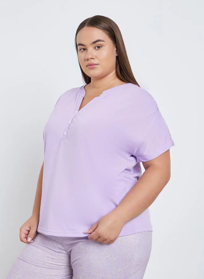 Styli Styli Plus Lace Back Detail T-Shirt and Pyjama Set