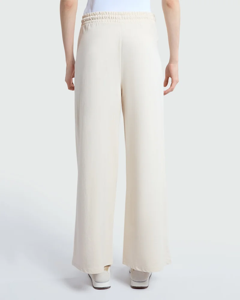 او في اس White