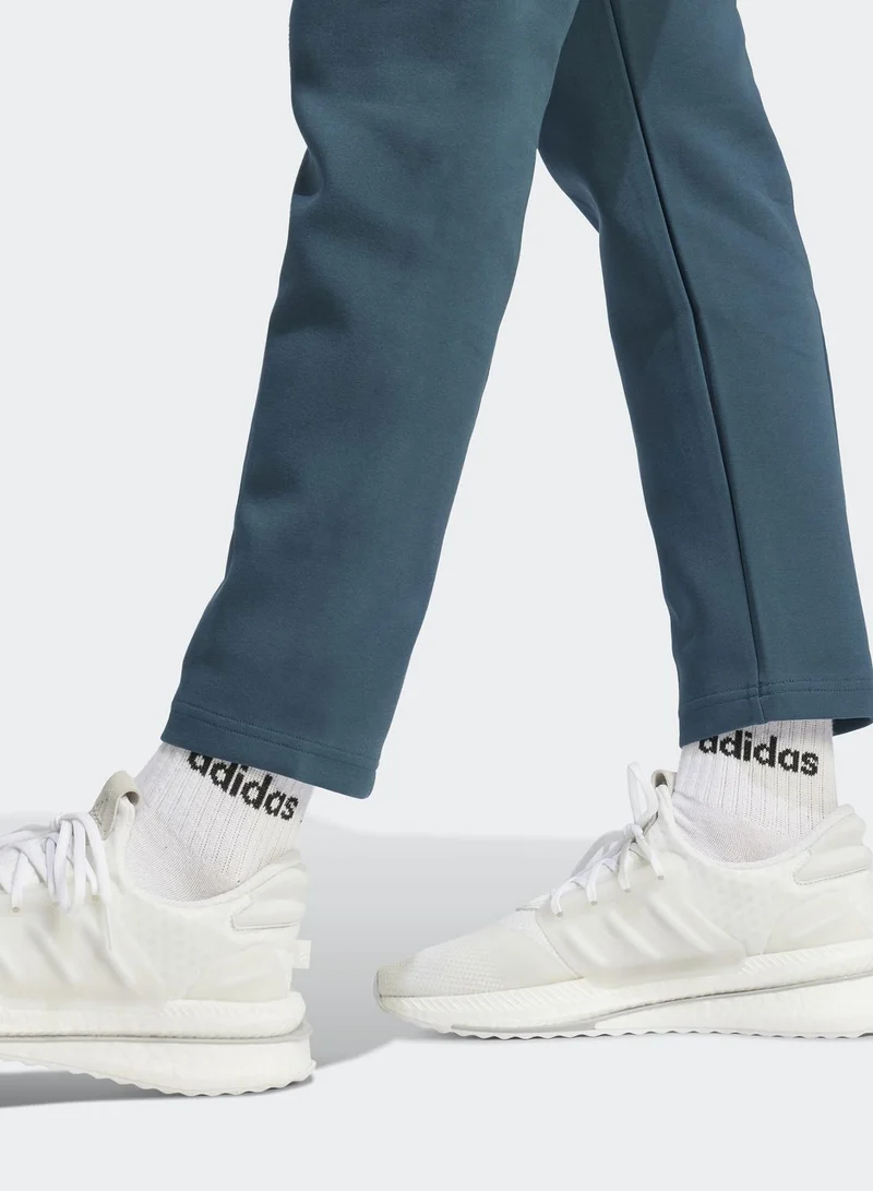 adidas بنطال رياضي عصري بشعار الماركة