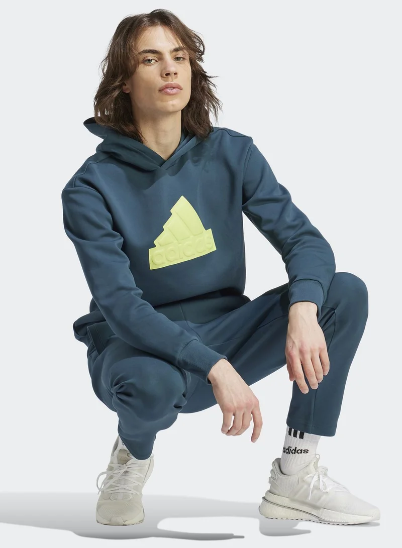 adidas بنطال رياضي عصري بشعار الماركة
