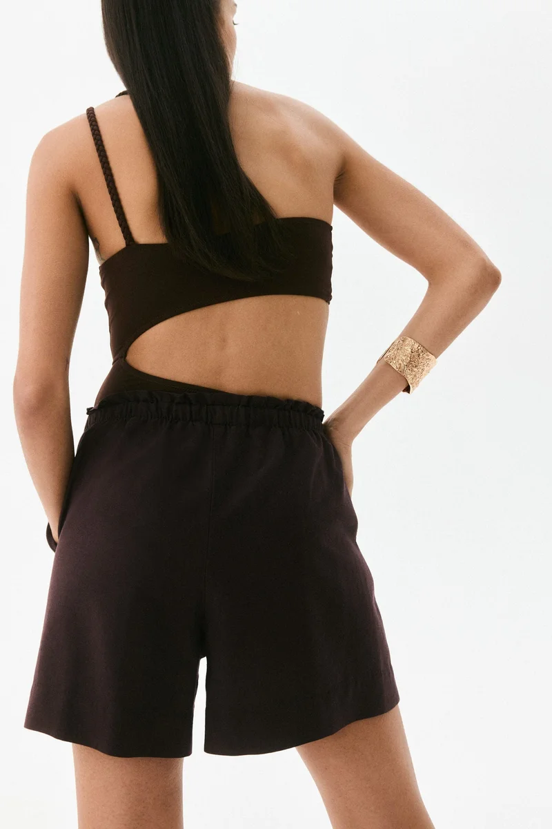 اتش اند ام شورت من مزيج الكتان برباط خصر