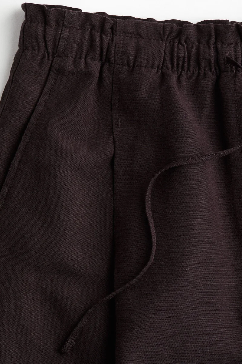 اتش اند ام شورت من مزيج الكتان برباط خصر