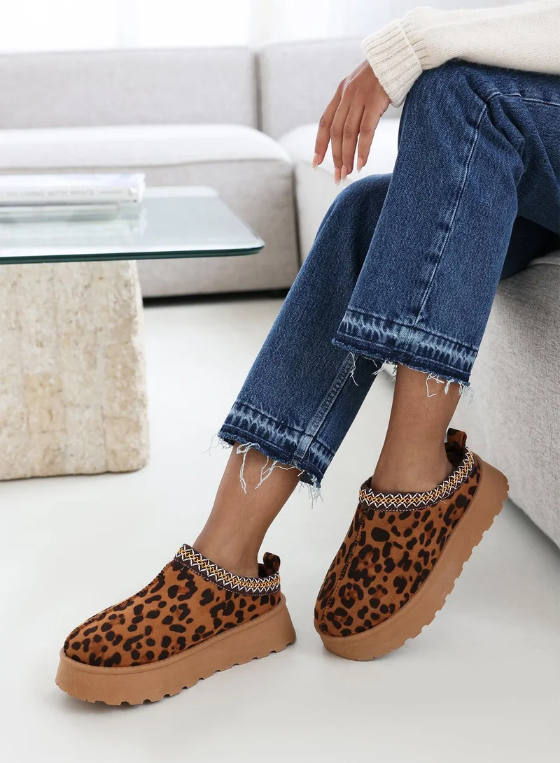 ويرز ذات فروم 'Freeze' Flatform Embroidered Low Ankle Slipper Boots