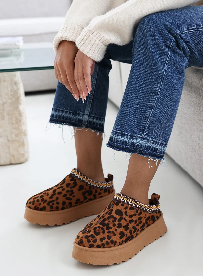 ويرز ذات فروم 'Freeze' Flatform Embroidered Low Ankle Slipper Boots