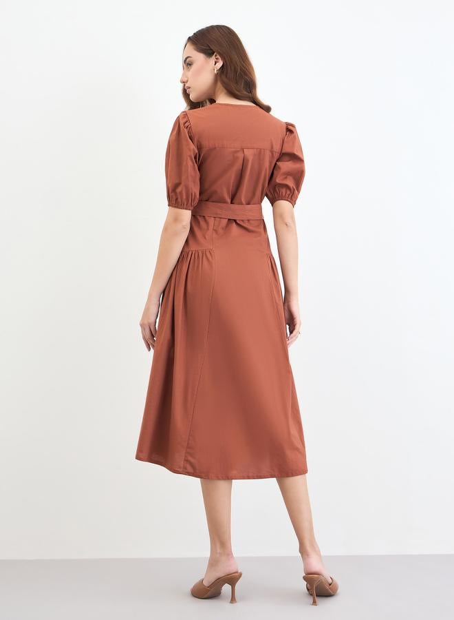 ستايلي فستان ميدي بوبلين بني بكم منفوخ وبخصر منخفض - Image 4