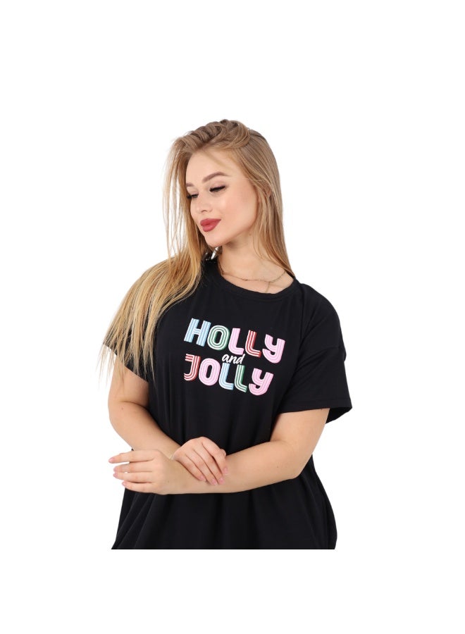 زيكوتكس  فستان منزلي نسائي قصير (تيشيرت دريس) قطن 100% - تصميم فضفاض بطبعة "Holly and Jolly" - لون أسود. - Image 3