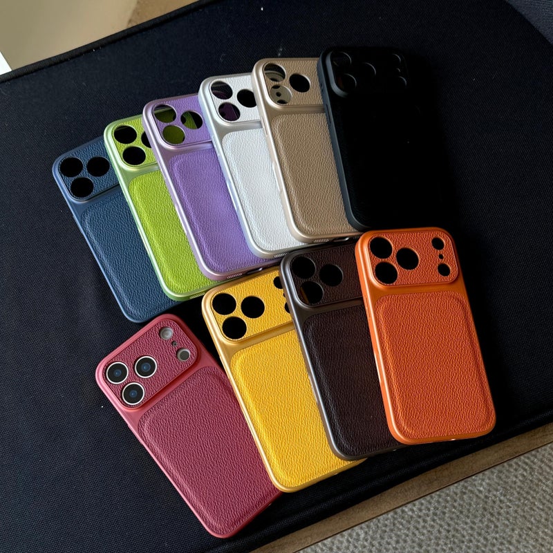 حافظة هاتف من الجلد الصناعي بنقشة الليتشي الأحمر العميق لجهاز iPhone 14 Pro Max بتصميم نافذة كبيرة، ستيل خريفي شتوي. - Image 2