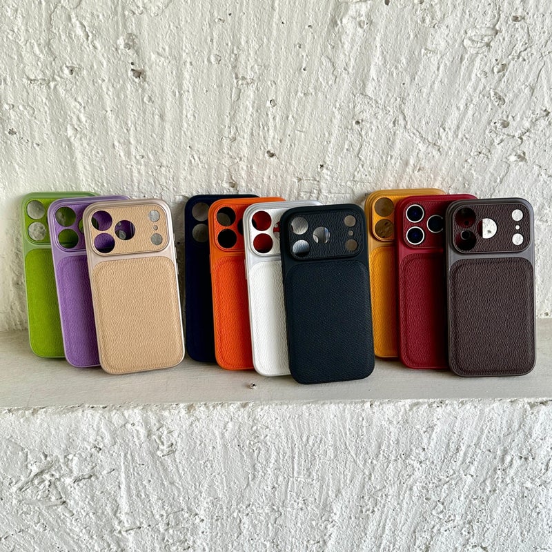 حافظة هاتف من الجلد الصناعي بنقشة الليتشي الأحمر العميق لجهاز iPhone 14 Pro Max بتصميم نافذة كبيرة، ستيل خريفي شتوي. - Image 1