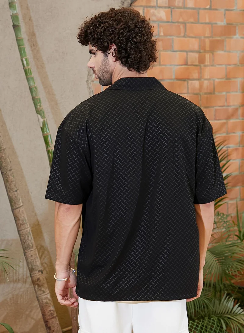 Campus Sutra Campus Sutra Men's Onyx Black Marquise-Imprint Oversized Shirt For Casual Wear | Cuban Collar | Short Regular Sleeves | Button Closure | Oversized Shirt Crafted With Comfort Fit For Everyday Wear