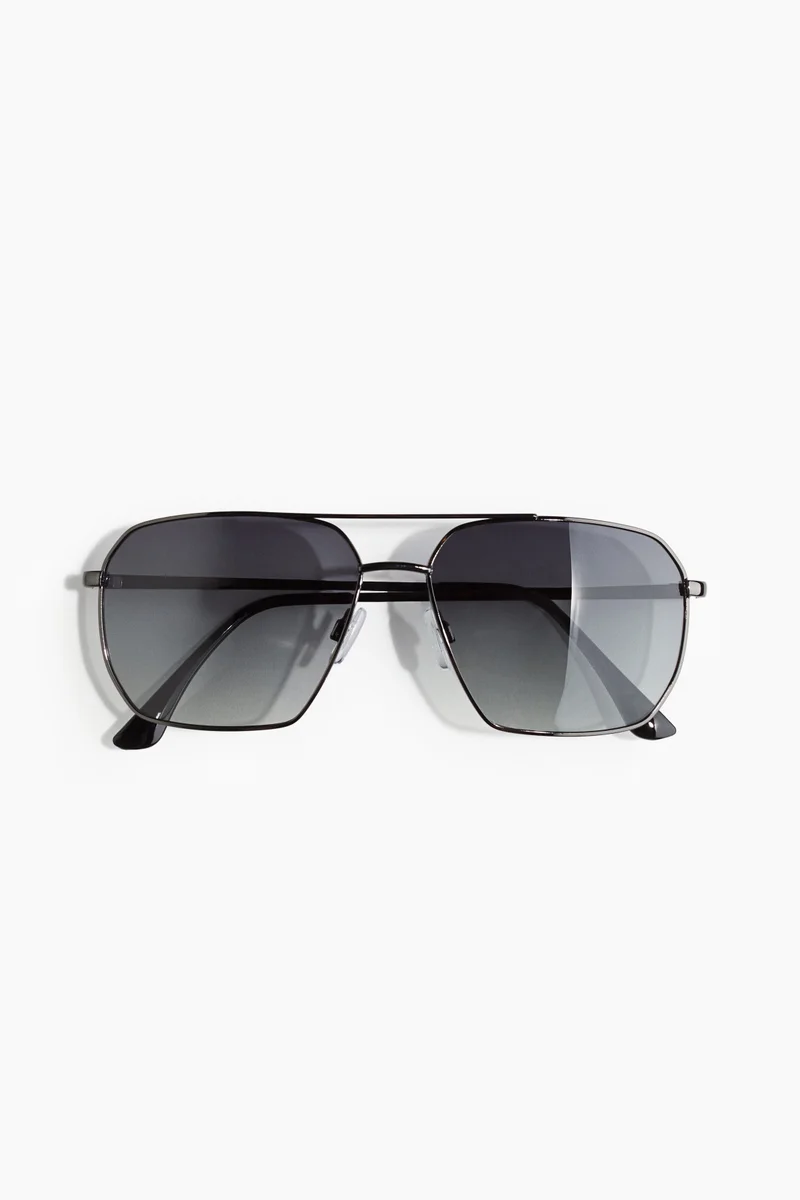 Polarised sunglasses