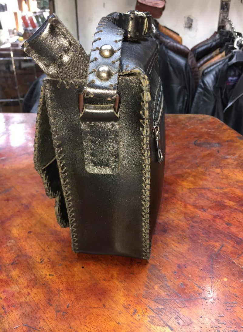 Handmade natural leather cross bag in the shape of a butterfly  Medium size) 3 zippers 1 inside, back and front Shiny thread Velvet lining Belt handle (Distinctive and unique hand-made work for special people)  - Image 4