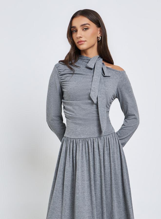 ستايلي فستان ميدي سادة بياقة مربوطة وأكمام طويلة - Image 3